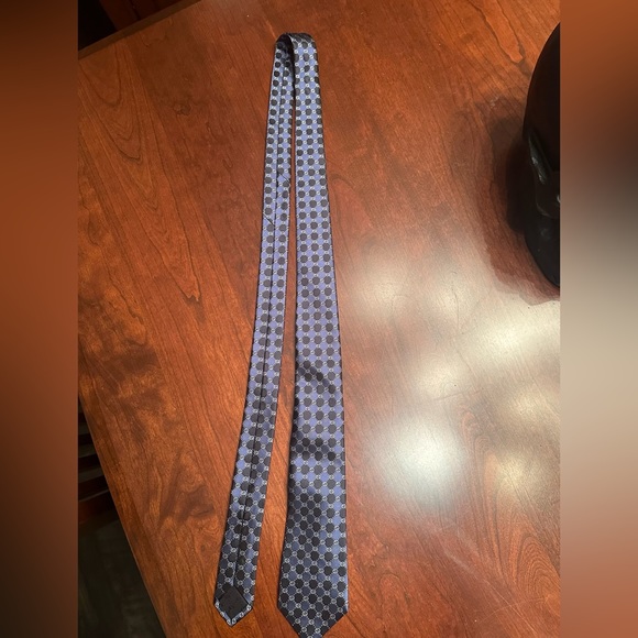 Authentic Men’s Gucci Tie: Brand New never worn - Picture 2 of 2